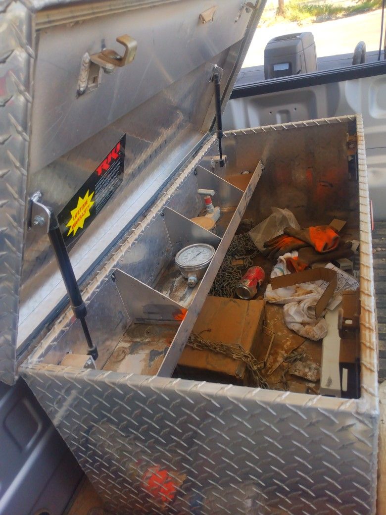 RKI Chest Truck Tool Box Diamond Tread Aluminum for Sale in El Paso, TX