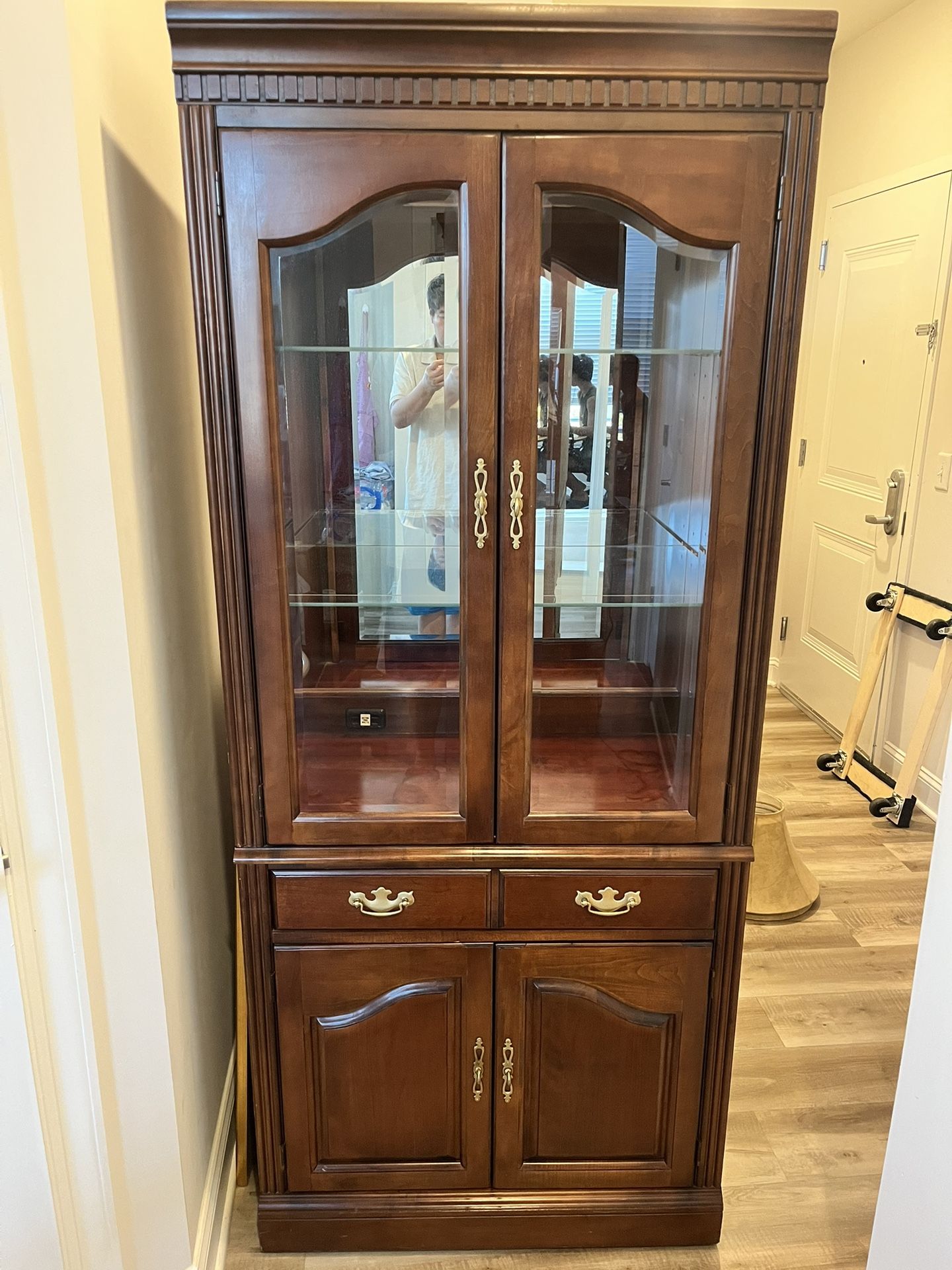 Wooden Display Cabinet/Bookshelf With Mirror And Light