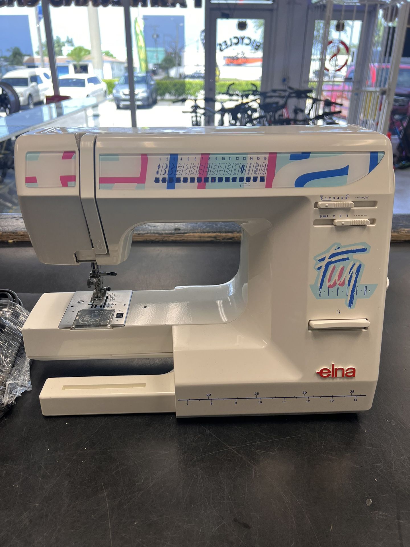 Elna Fun Styler Sewing Machine With Foot Petal 