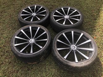 Set of 20in Staggered Curva Rims & Tires