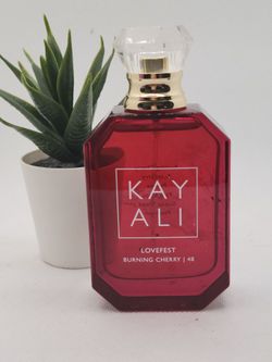 KAYALI 

LOVEFEST BURNING CHERRY | 48 Eau de Parfum

1.7 fl ⭐️