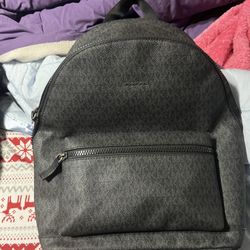michael kors back pack 70$