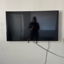Samsung 55” TV With Wall Mount