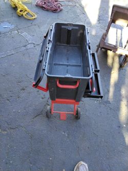 Rolling tool chest with drawers
