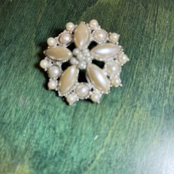 Silver Tone & Faux Pearl Star Brooch