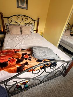 Queen size metal bed in NEW condition