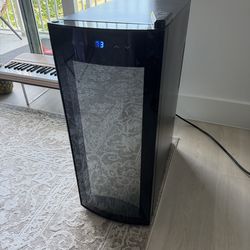 Wine refrigerator