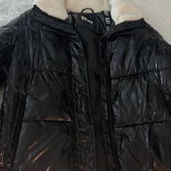 DKNY black puffer jacket with fur collar #puffer #winterwear