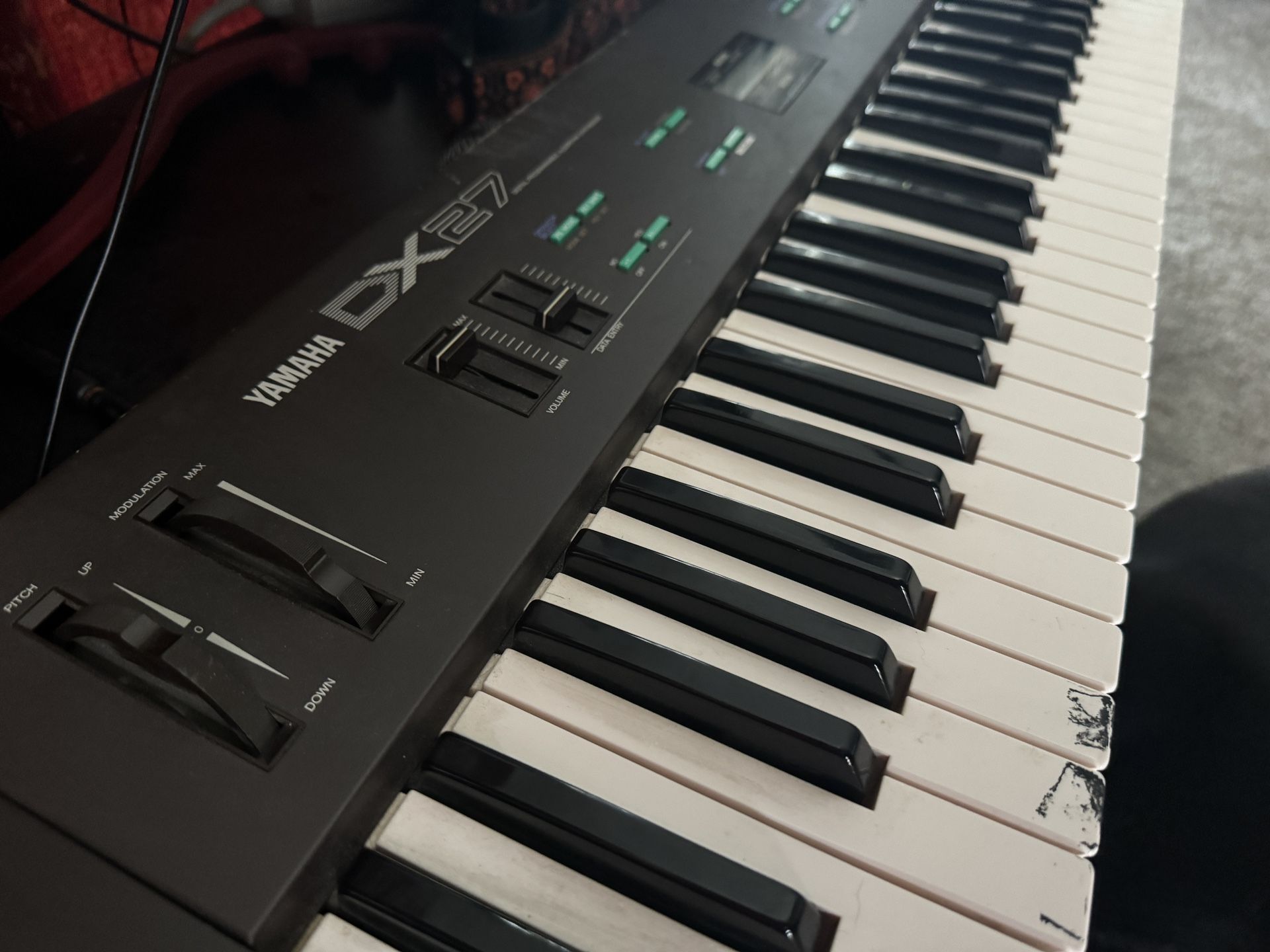 YAMAHA DX27 FM SYNTHESIZER