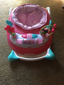 Baby walker , andadera