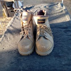 Womens/girls Size  7  Steel Toe Boots Excellent Work Boots. Only $10 Bucks  Tan Colored