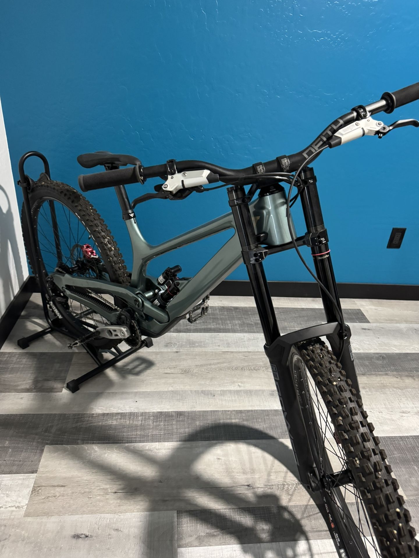 Yt Tues Core 2 Large With Upgrades Never Ridden Downhill Mountain Bike