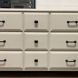 GORGEOUS DRESSER