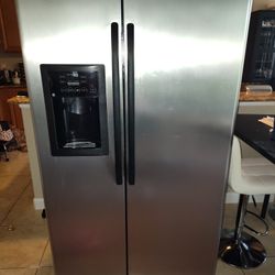 GE Refrigerator 