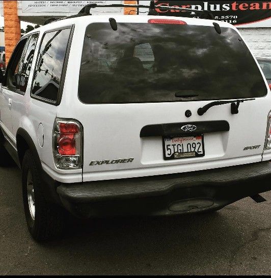 2000 Ford Explorer