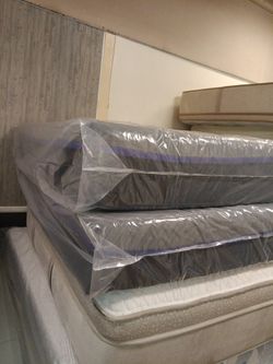 🛌🏾💤💤💤 $249 California King Memory Foam Mattress Available $249 🛌🏾💤💤💤