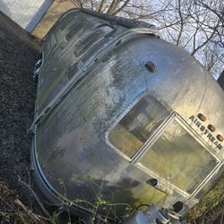 1976 AIRSTREAM SOVEREIGN 