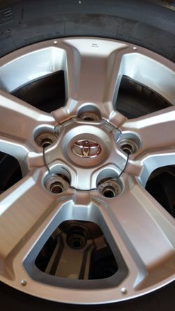 Original Toyota Tundra wheels 18" excellent condition,