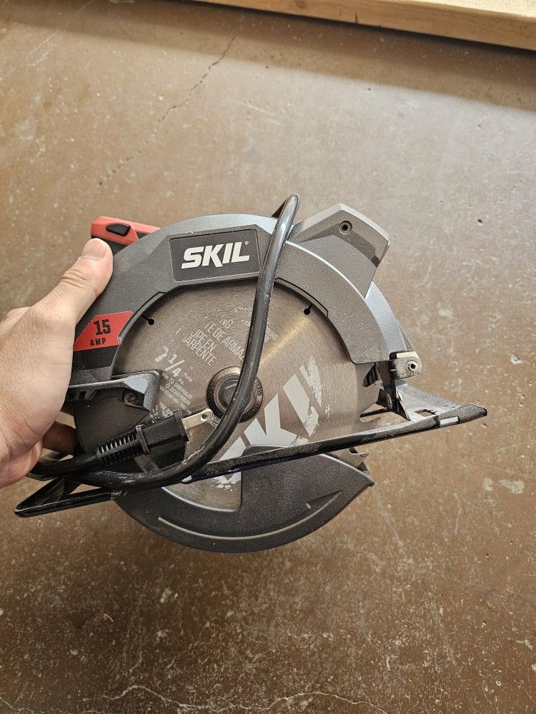SKIL 15 Amp 7-1/4 Inch Circular Saw with Single Beam Laser