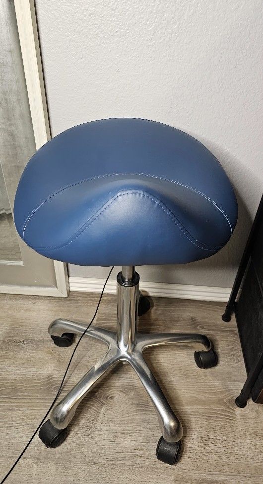 Saddle Stool With Wheels