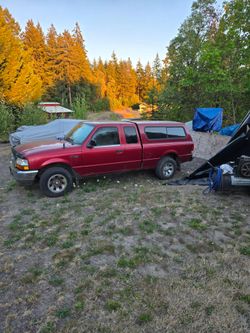 Ford Ranger Extended Cab with Camper Shell