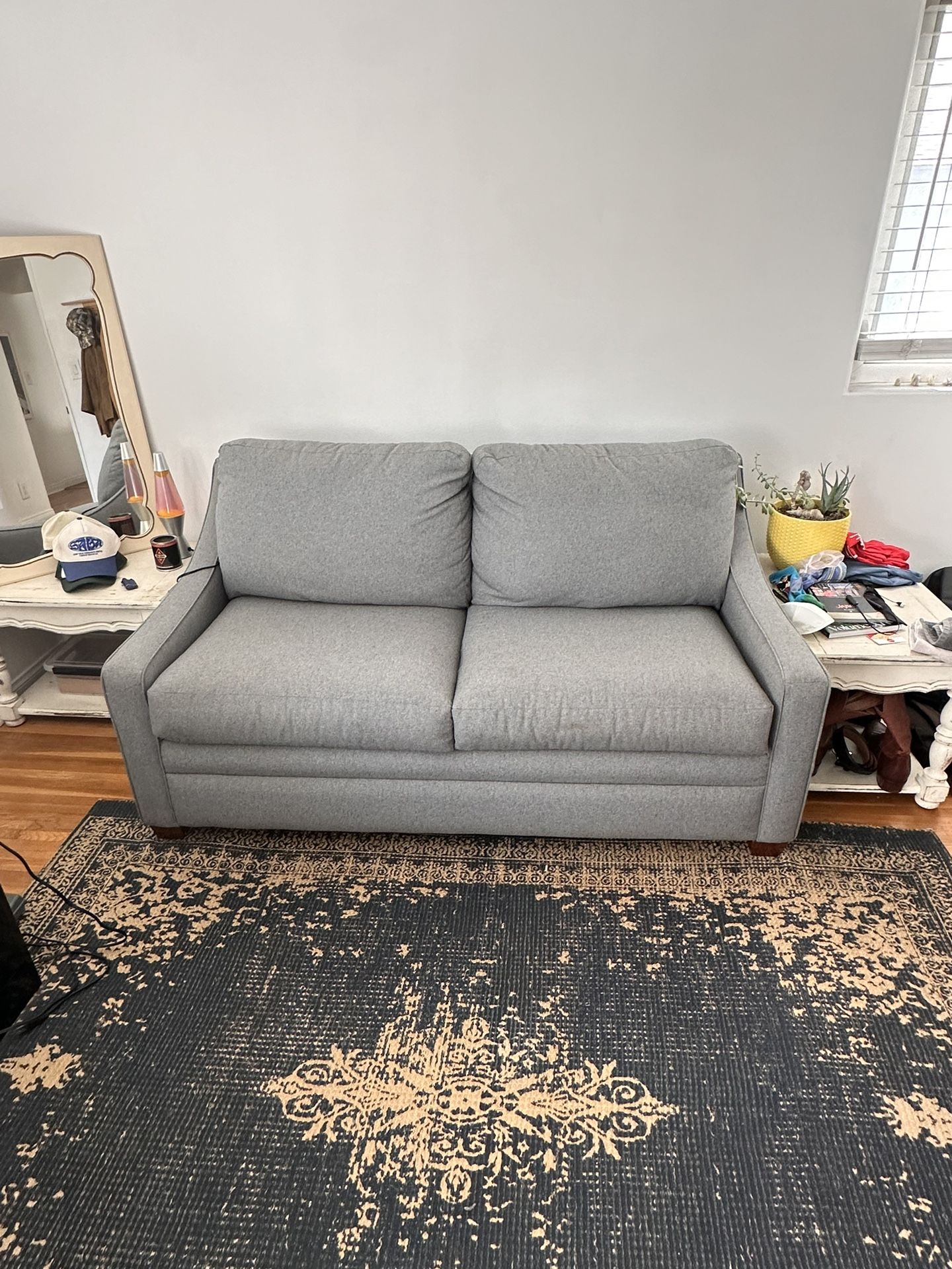La-Z-boy Pullout Loveseat (Memory Foam Matress)
