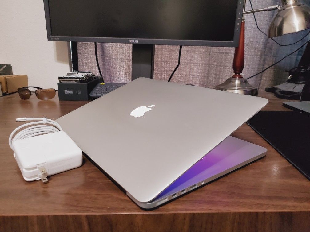 2015 15in Apple MacBook Pro Laptop. Core i7, Updated Mac OS