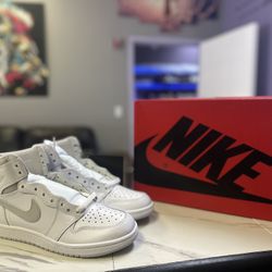 Jordan 1 Neutral Grey 