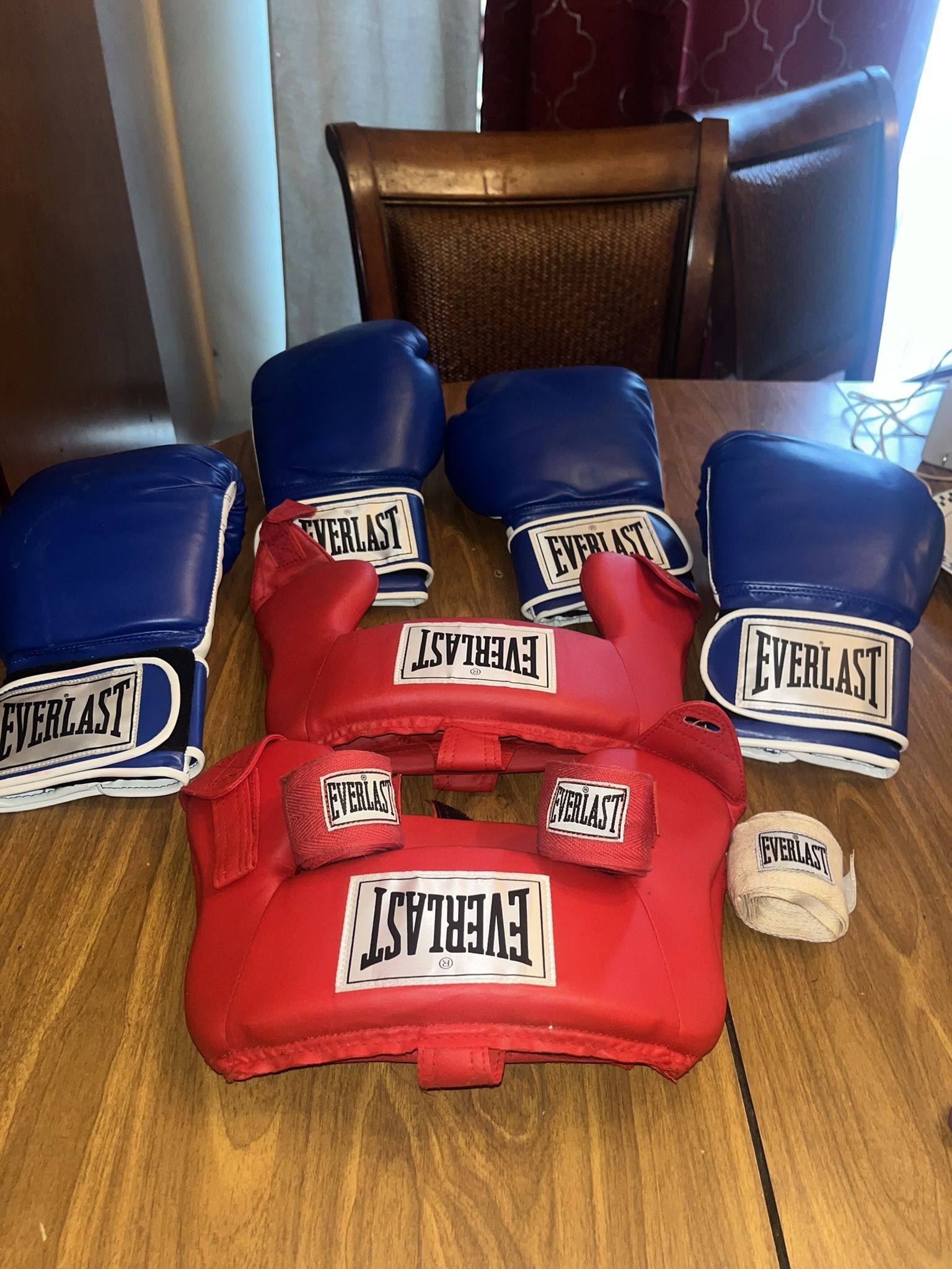 Boxing Gloves Full Kit Head Gear Everlast