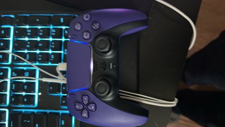 PS5 BUNDLE (2 REMOTES) READ DESC