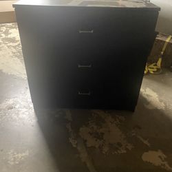 2 Bedroom End Table With 3 Drawers & Chest