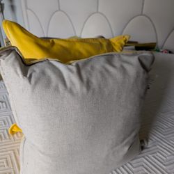 Throw Pillows 