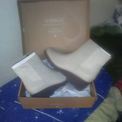 Vionic Ariana, Oatmeal Leather Women's Boots Size 12 