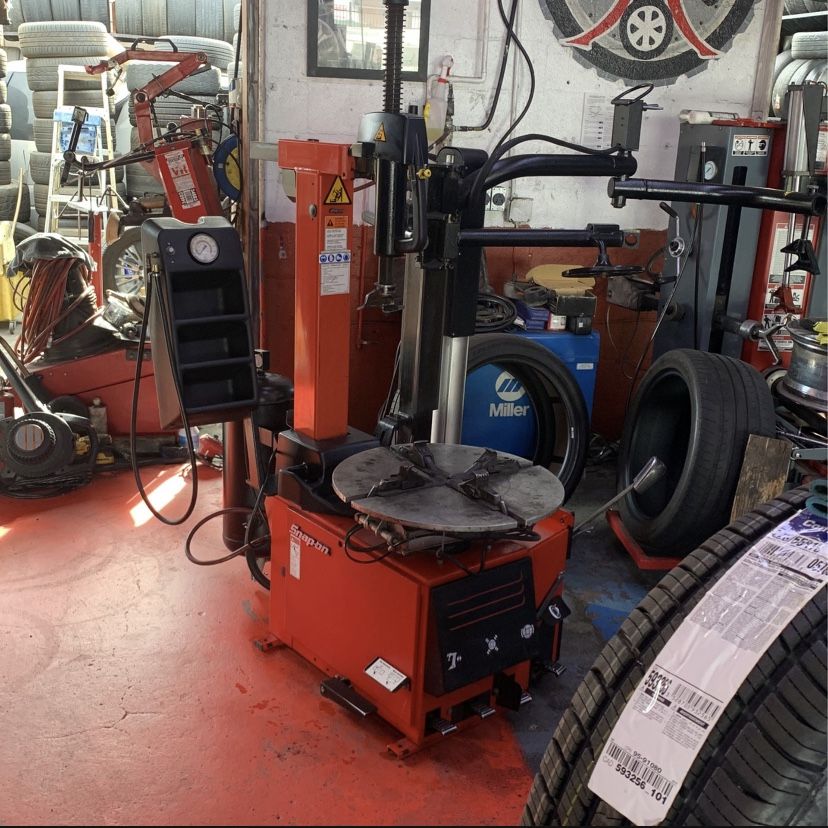 Snap On Tire Changer (tire Machine) With Robo Arm Helper
