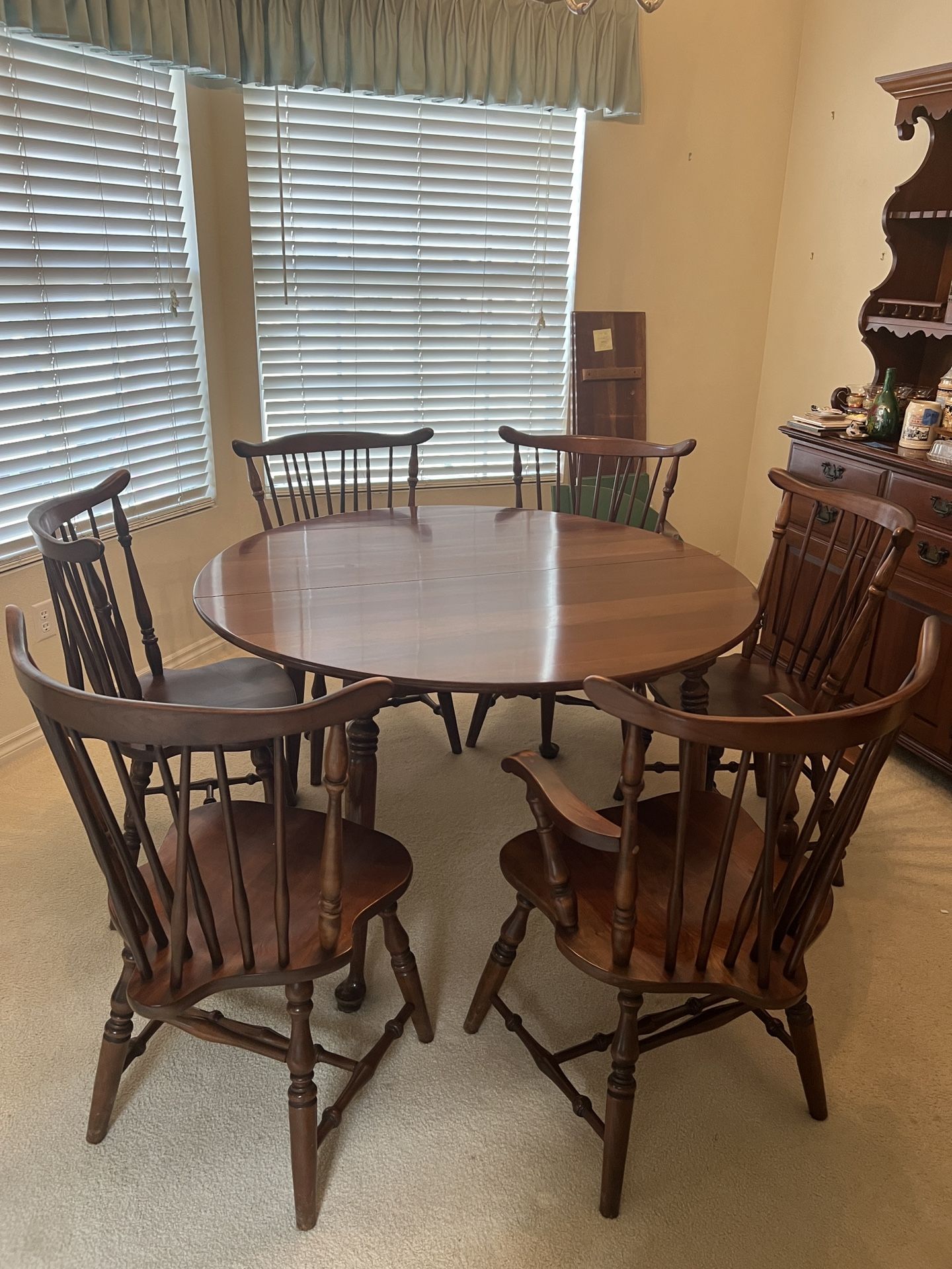 Dining Room Table And 6 Chairs