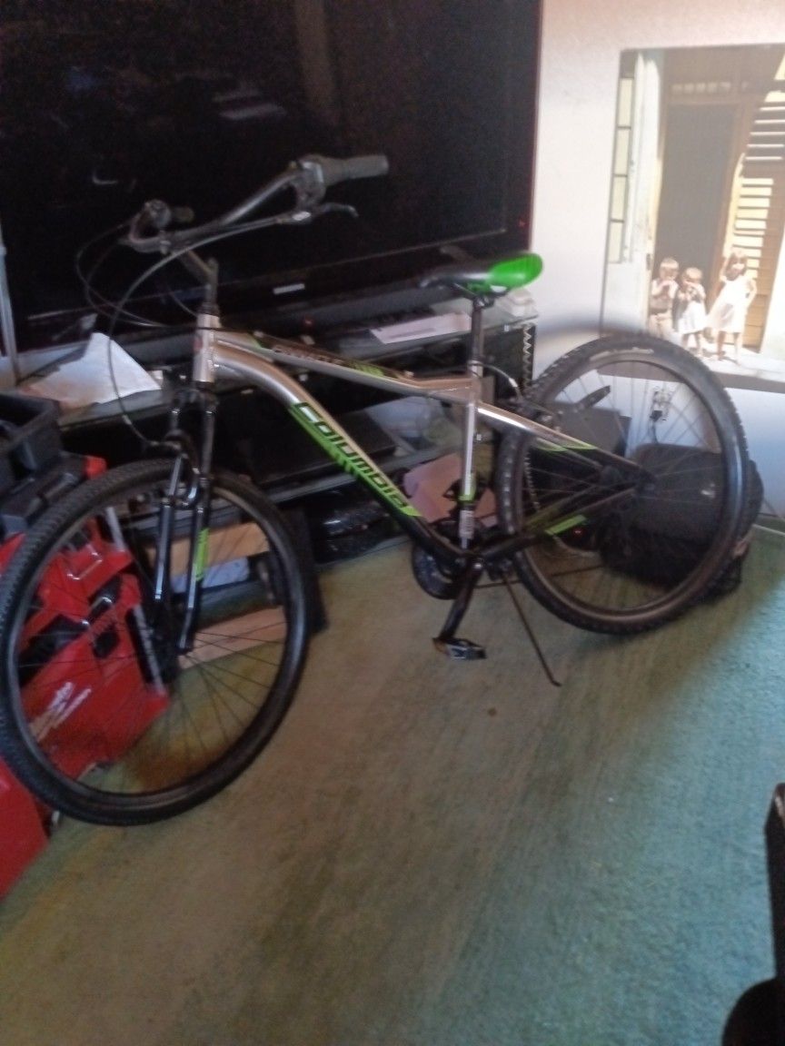 Columbia Pinnacle 700 Series Bike