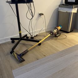 Dyson Cordless Stick Vacuum – Powerful & Lightweight