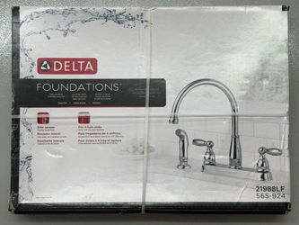 NEW! Delta Faucet 21988LF Two Handle Kitchen Faucet with Spray, Chrome