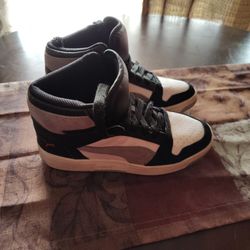 Puma Shoes Size 5  Pre-Owned Good Condition 