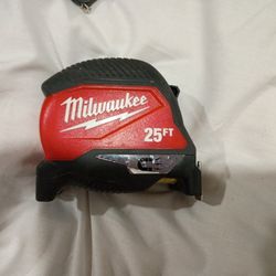 Milwaukee 25 ft. magnetic tape measure