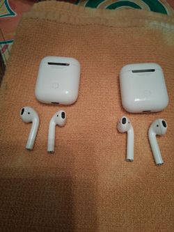 APPLE AIRPODS THERE NO SOUND ON THE RIGHT SIDE $30  EACH PICK UP IN SUN VALLEY