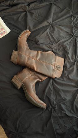 Arita women boots us size 9