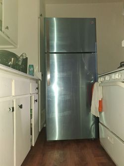 GE Stainless Steel Top-Freezer Refrigerator