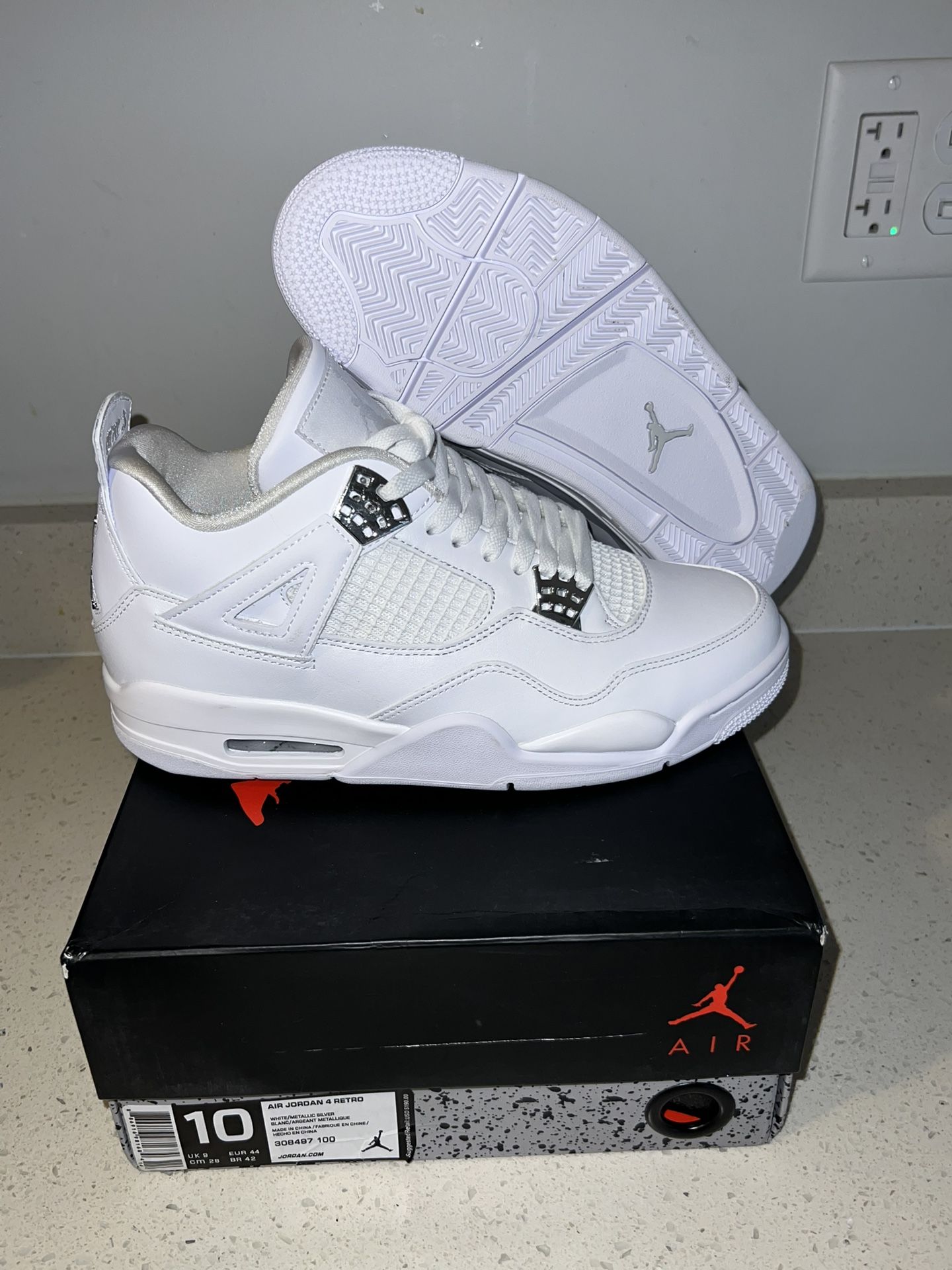 Air Jordan 4 Pure Money Size 10 Brand New