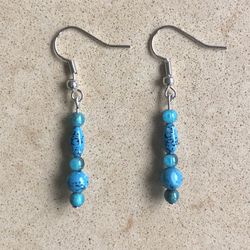 🦋 Pretty, lightweight, turquoise speckled beaded earrings