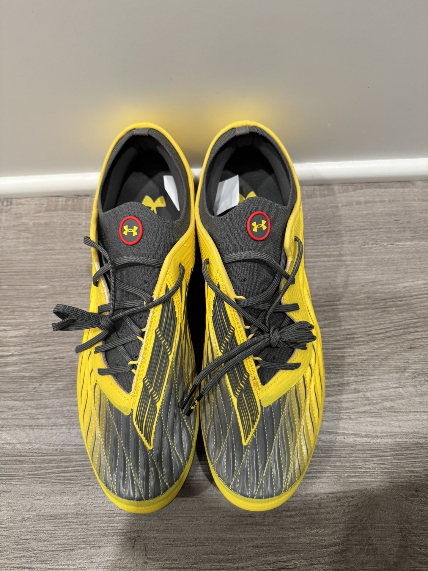 Under Armour Magnetico Elite Soccer Cleats Size 11.5