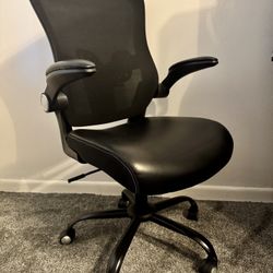 Mesh Office Chair – Adjustable Lumbar, Flip-Up Arms, Comfy Cushion (Like New)