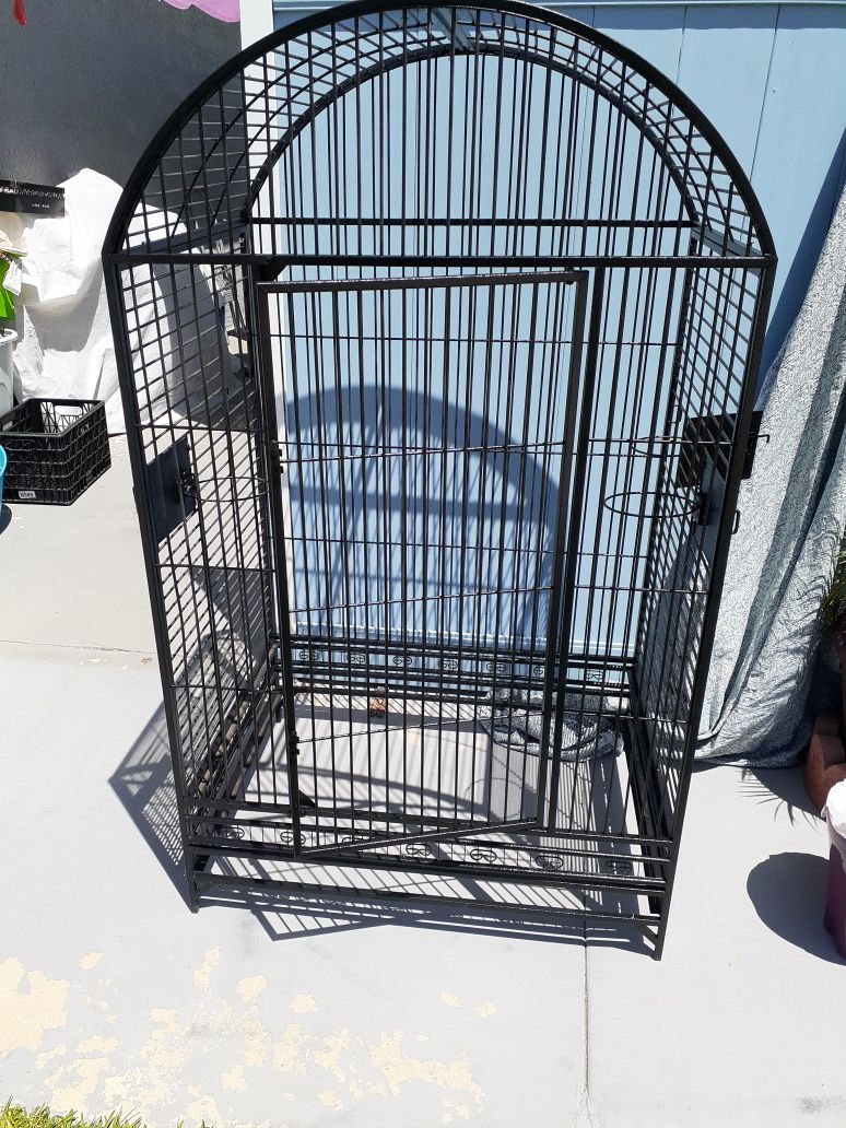 Bird Cage in very good condition