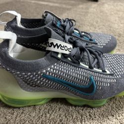 Nike Vapormax Grade school Size 6y