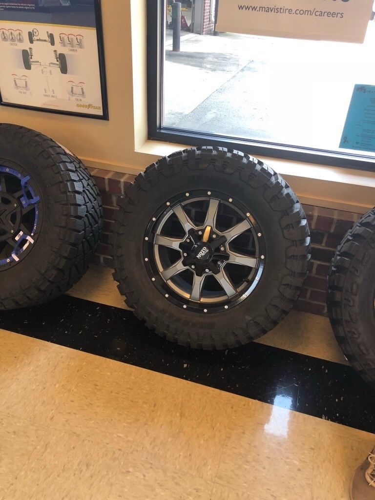 33 x 12.5 x 18 Mud tires and rims for Sale in Ladson, SC OfferUp